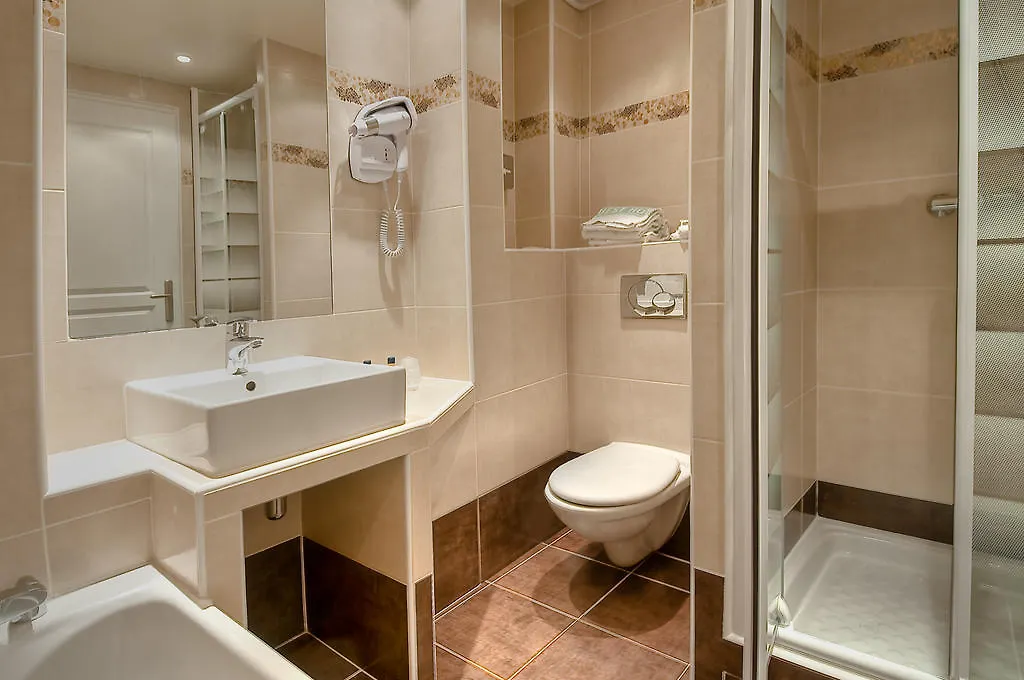Hotel L'ouest 3*